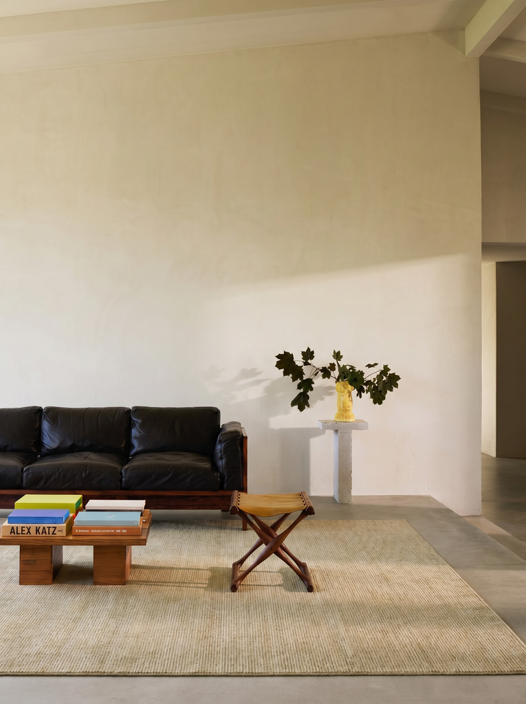 Tapis spécial à métier noir moderne, simple et élégant Brasilia fabriqué à la main en TENCEL™ PLAIN GREEN