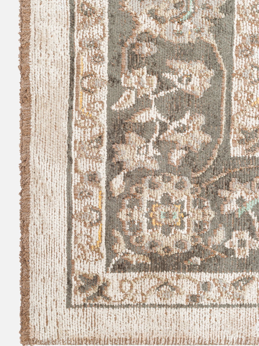 Ruggadocia Tebriz Bahçe Desenli Halı Bej detay