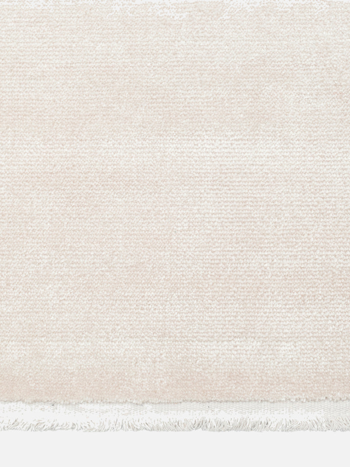 Victoria %100 TENCEL™ Lyocell El Emeği ile Üretilen Halı IVORY CREAM saçak detayı
